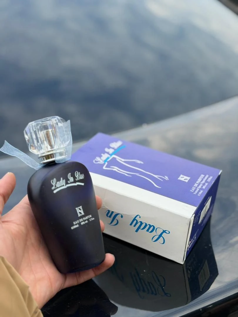 عطر بشكل جديد فخم ورائحة مميزة